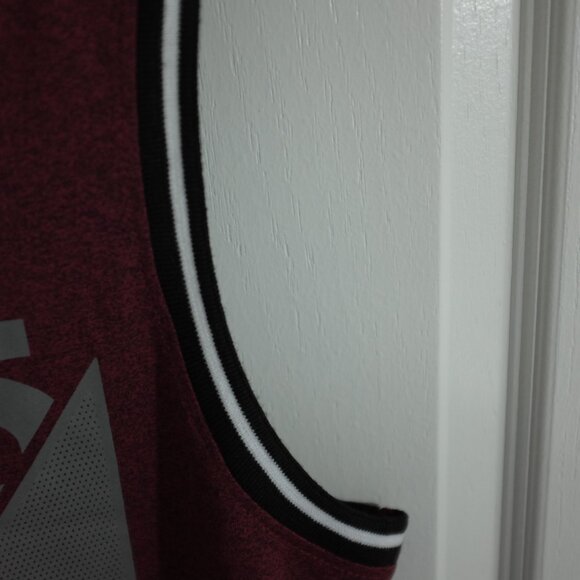 Ecko unltd Graphic Tank top burgundy red With Black Trim size S - Picture 5 of 6